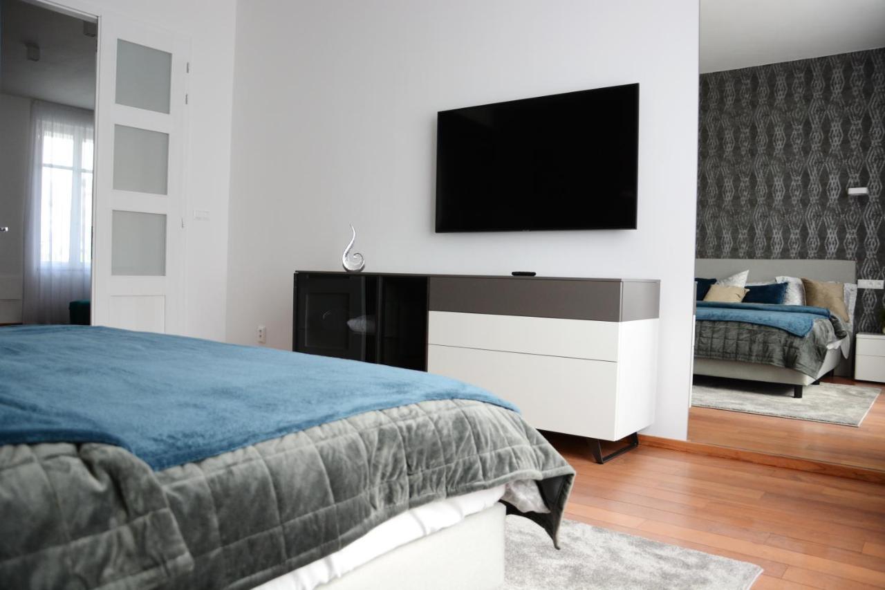 Premium Apartment Near Banska Bystrica Square With Two Big Bedrooms Exterior photo