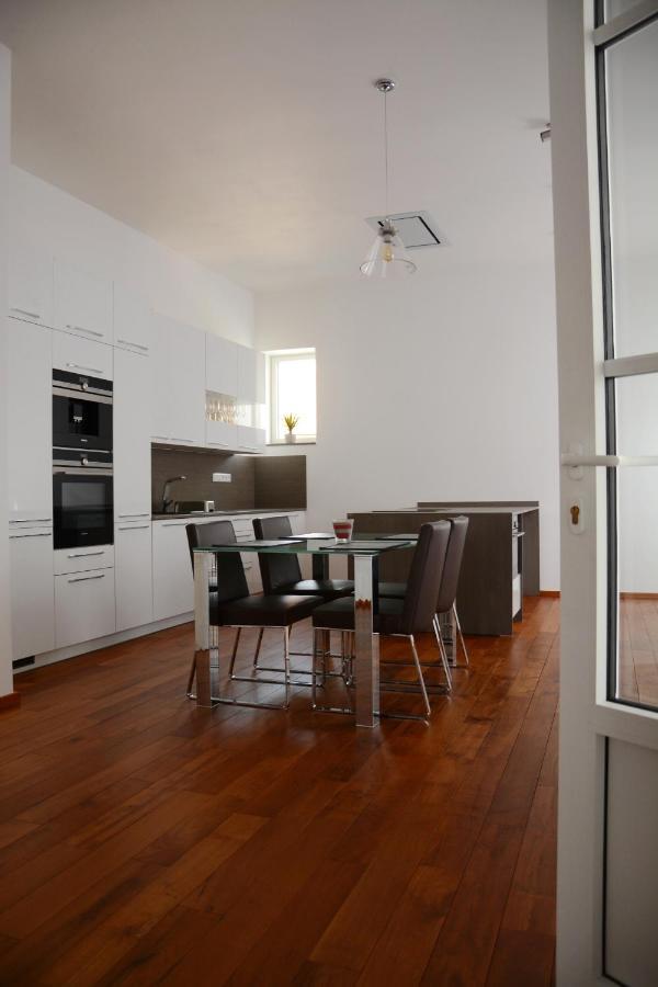 Premium Apartment Near Banska Bystrica Square With Two Big Bedrooms Exterior photo