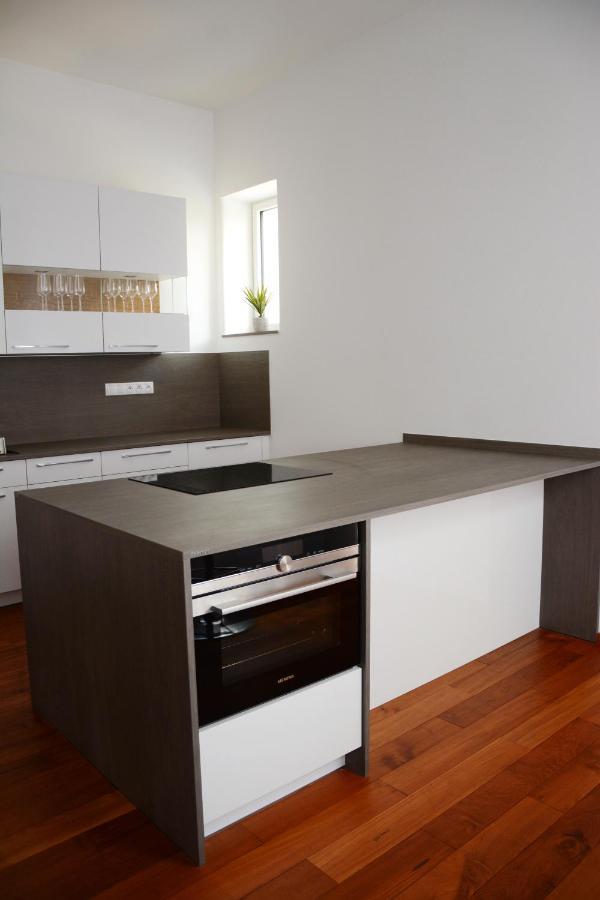 Premium Apartment Near Banska Bystrica Square With Two Big Bedrooms Exterior photo